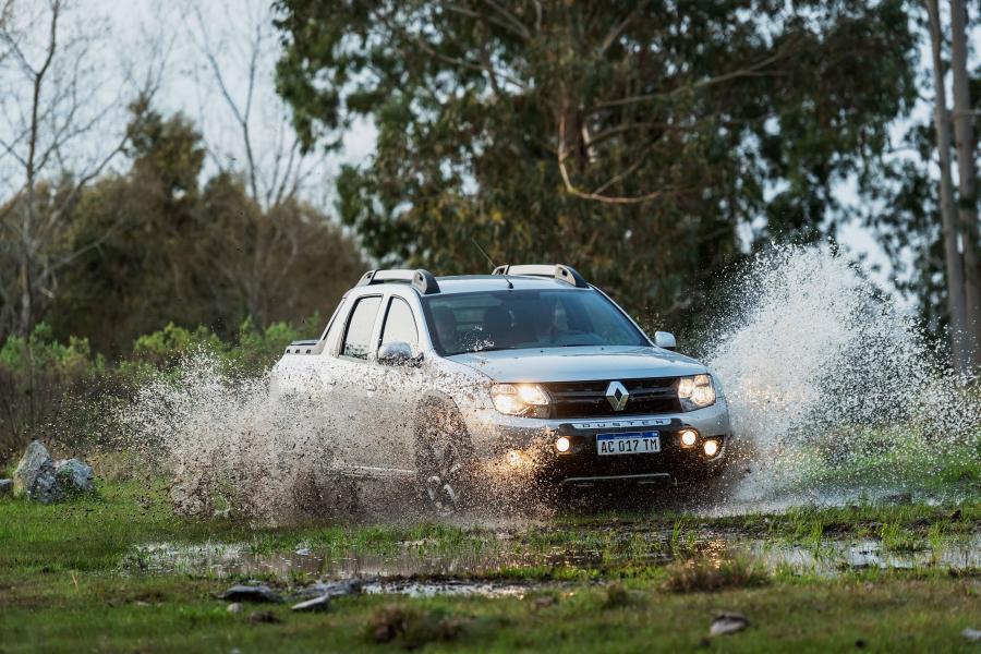  Renault Duster Oroch Dynamique 2.0 4x4 2018 года  (фото 32 из 40)